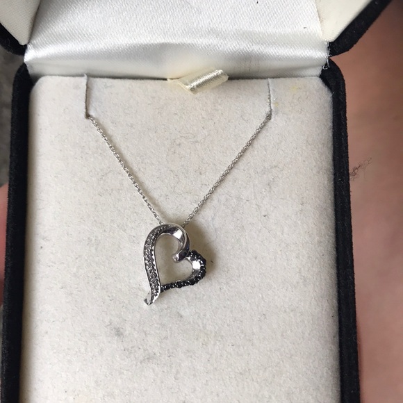 Heart necklace with diamond and black stones - Picture 1 of 1